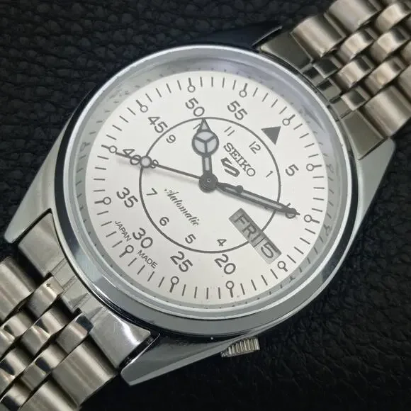 Vintage 1979 Seiko Automatic Mens Silver Watch W/daydate & Black accents - Picture 6 of 9